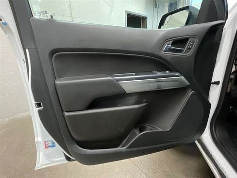 Used 2022 Chevrolet Colorado LT w/ Fleet Safety Package RWD image 9