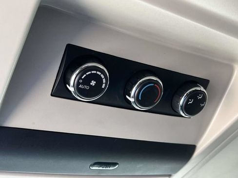 Used 2014 Chrysler Town & Country Touring-L w/ Driver Convenience Group FWD image 19