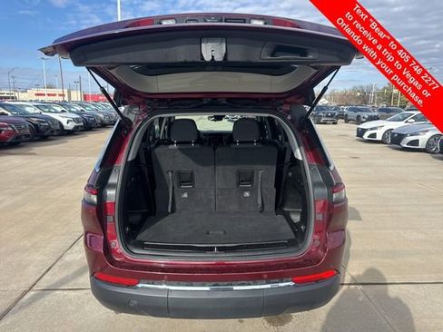 Used 2023 Jeep Grand Cherokee L Laredo image 11