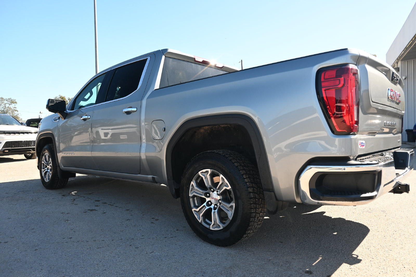 Used 2025 GMC Sierra 1500 SLT RWD image 4