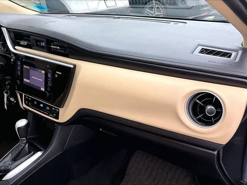 Used 2017 Toyota Corolla LE image 17