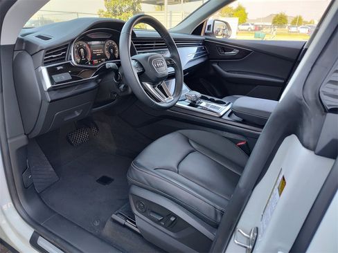 Used 2023 Audi Q8 Premium image 2