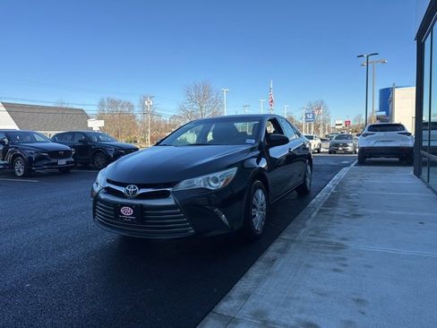 Used 2017 Toyota Camry LE image 6
