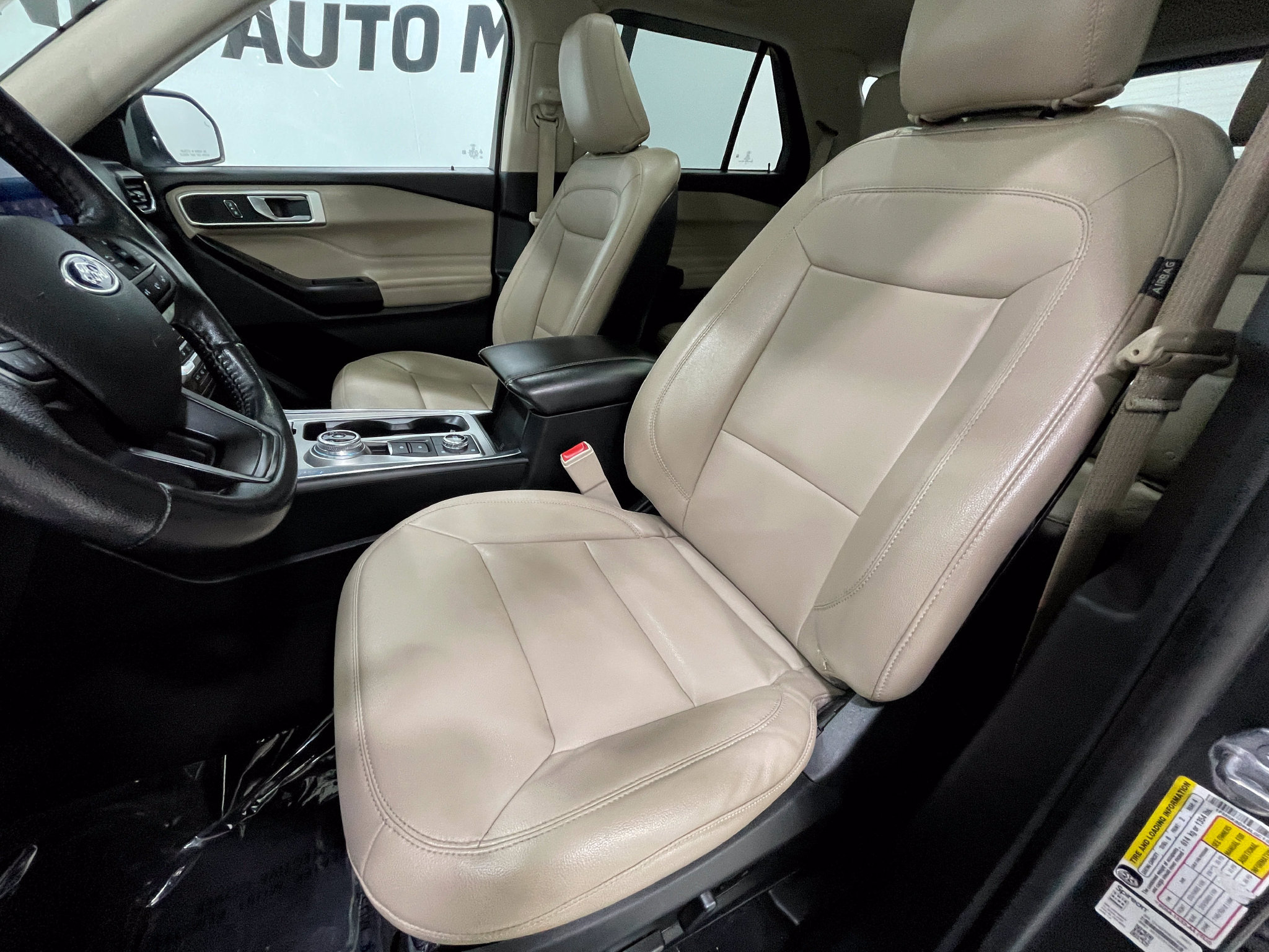 Used 2020 Ford Explorer XLT w/ Equipment Group 202A AWD/4WD image 14