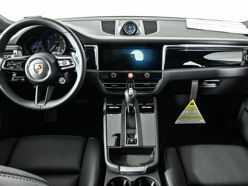 Certified 2026 Porsche Macan AWD/4WD image 21
