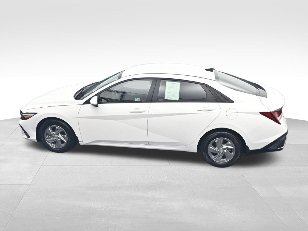 Used 2024 Hyundai Elantra SE FWD image 34