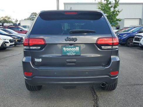 Used 2018 Jeep Grand Cherokee Altitude RWD image 5