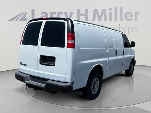 Used 2017 Chevrolet Express 2500 RWD image 5