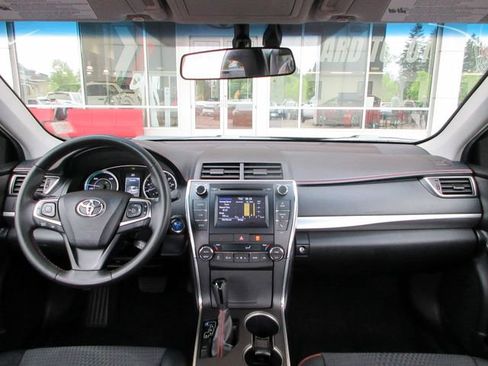 Used 2015 Toyota Camry SE FWD image 19