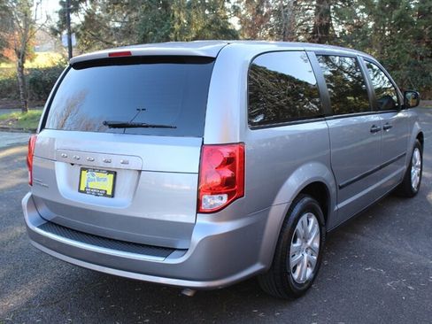 Used 2016 Dodge Grand Caravan American Value Package image 4