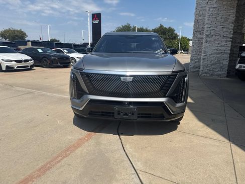Used 2026 Cadillac Vistiq Luxury AWD/4WD image 2