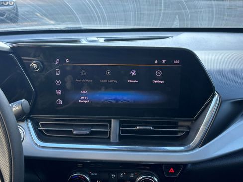 Used 2025 Chevrolet Trax LT image 18