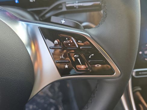 Used 2026 Mercedes-Benz GLC 300 4MATIC image 30