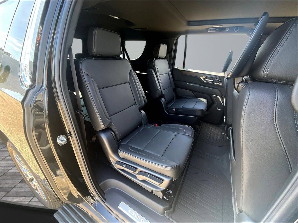 New 2026 GMC Yukon XL Denali w/ Denali Reserve Package AWD/4WD image 10