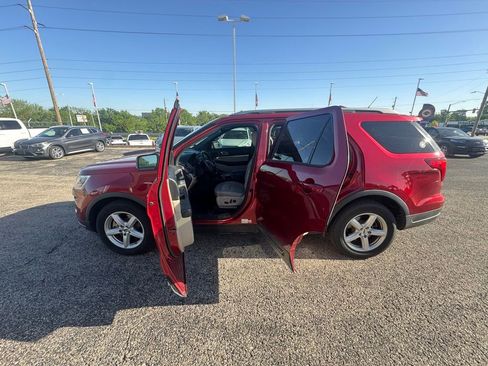 Used 2019 Ford Explorer XLT w/ Equipment Group 201A FWD image 7