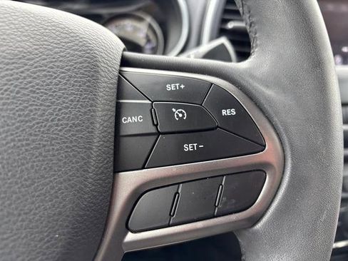 Used 2020 Jeep Cherokee Latitude Plus image 21