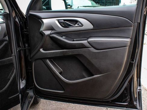 Used 2021 Chevrolet Traverse LT image 13