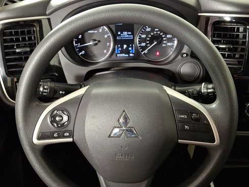 Used 2018 Mitsubishi Outlander ES AWD/4WD image 18
