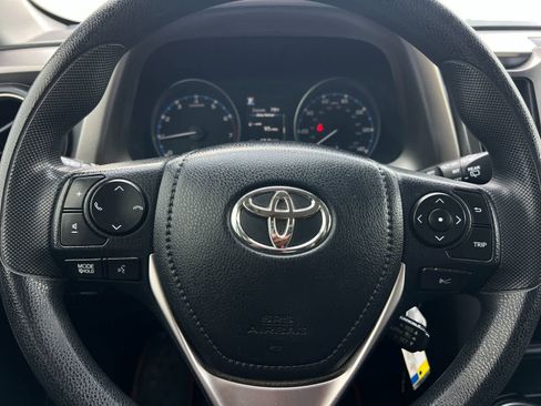 Used 2017 Toyota RAV4 LE FWD image 22