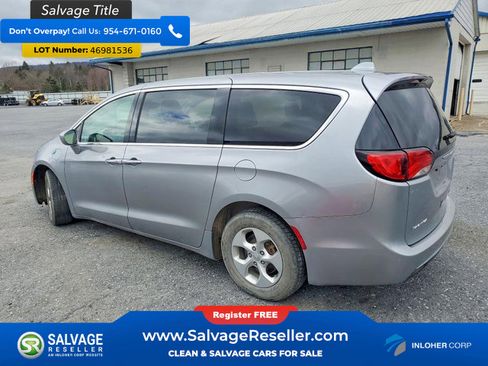 Used 2017 Chrysler Pacifica Touring Plus image 3
