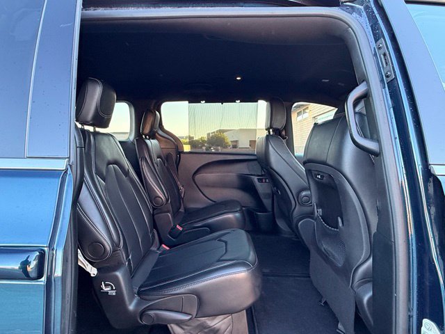 Used 2025 Chrysler Pacifica Select FWD image 18