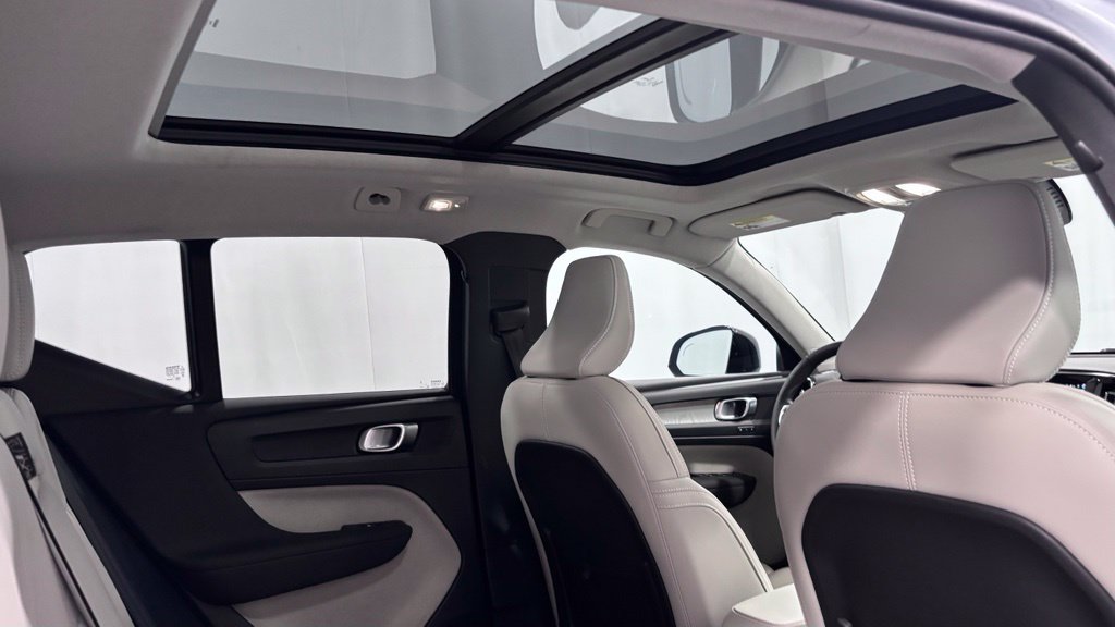 Certified 2026 Volvo XC40 B5 Plus AWD/4WD image 26