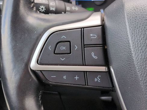 Used 2022 Toyota Highlander XLE FWD image 25