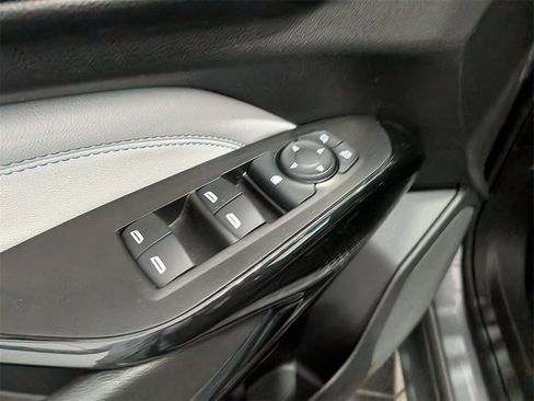 Used 2025 Chevrolet Trax LT w/ LT Convenience Package image 9