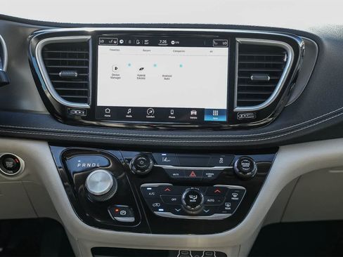 Used 2022 Chrysler Pacifica Touring-L image 11