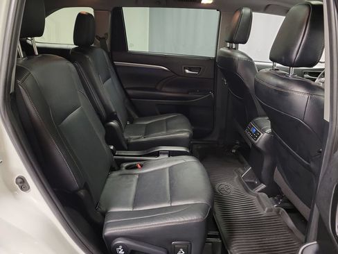 Used 2019 Toyota Highlander Limited Platinum AWD/4WD image 27