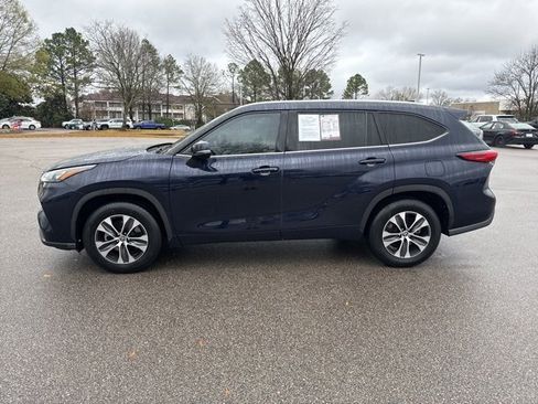 Used 2020 Toyota Highlander XLE image 2