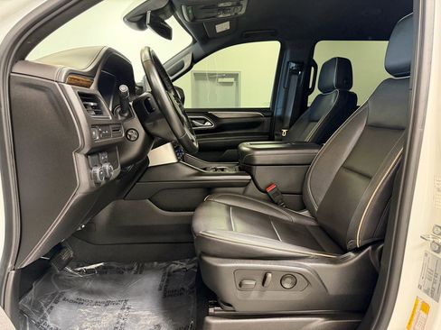 Used 2023 Chevrolet Suburban Premier image 11