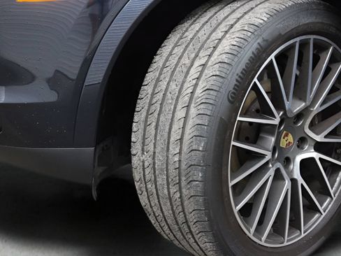 Used 2023 Porsche Cayenne AWD/4WD image 44