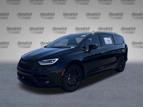 New 2026 Chrysler Pacifica Select w/ S Appearance Package image 4