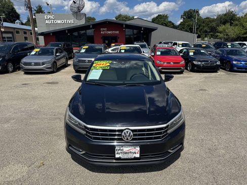 Used 2017 Volkswagen Passat 1.8T SEL Premium FWD image 2