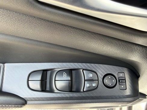 Used 2025 Nissan Altima 2.5 SV FWD image 7