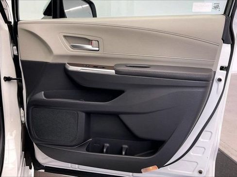 Used 2022 Toyota Sienna XLE w/ XLE Plus Package FWD image 27