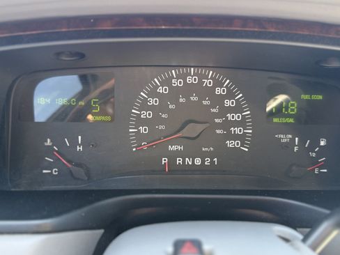 Used 2002 Lincoln Town Car Signature RWD image 19