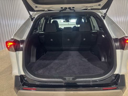 Used 2023 Toyota RAV4 SE image 5