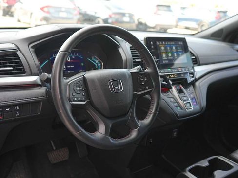 Used 2023 Honda Odyssey Sport image 2