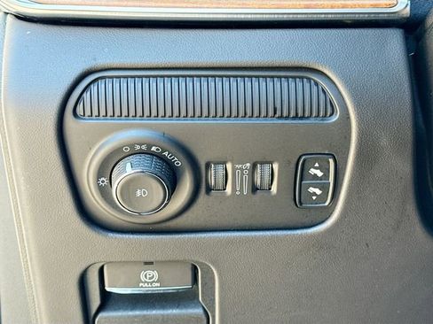 Used 2024 Jeep Grand Wagoneer L Series III image 37