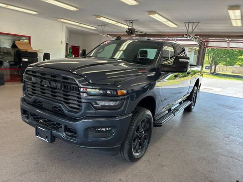 Certified 2025 RAM 2500 Big Horn AWD/4WD image 3