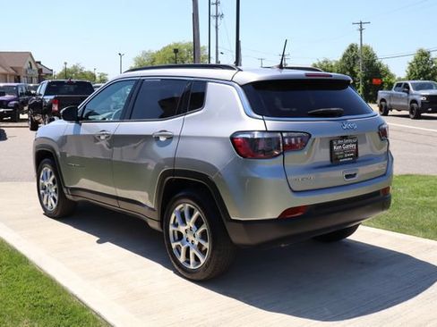Used 2023 Jeep Compass Latitude AWD/4WD image 27