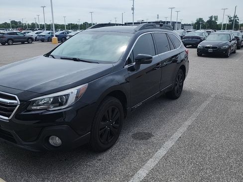 Used 2019 Subaru Outback 3.6R Limited AWD/4WD image 2
