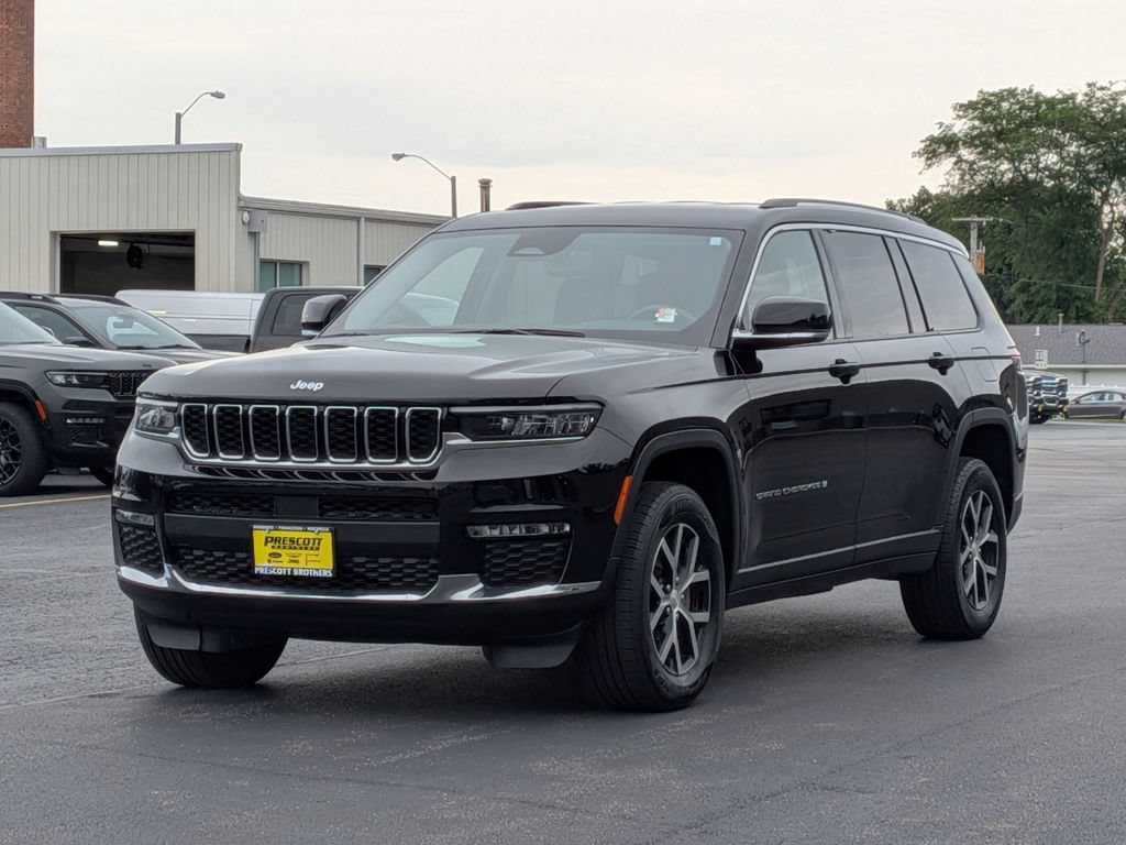 Used 2023 Jeep Grand Cherokee L Limited AWD/4WD image 3