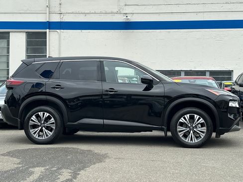 Used 2023 Nissan Rogue SV FWD image 3