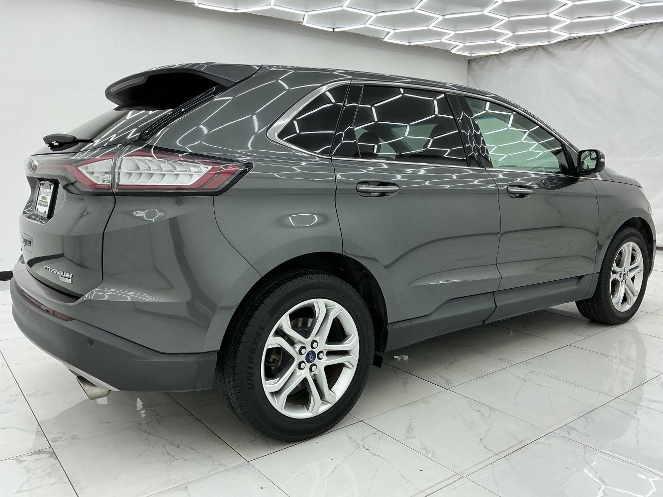Used 2018 Ford Edge Titanium w/ Technology Package FWD image 11