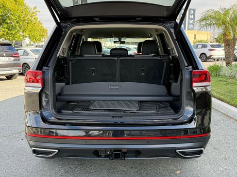 Used 2023 Volkswagen Atlas SE w/ Black Wheel Package image 17