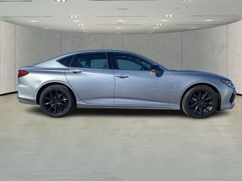 Used 2023 Acura TLX image 2