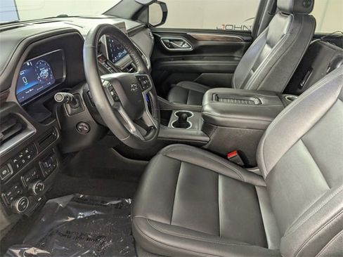Used 2023 Chevrolet Suburban Z71 w/ Z71 Off-Road Package image 13